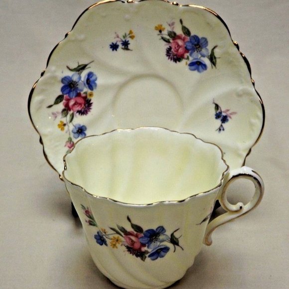 Paragon Fine Bone China by Appointment to HM the Queen Floral Tea Cup & Saucer - Picture 2 of 12